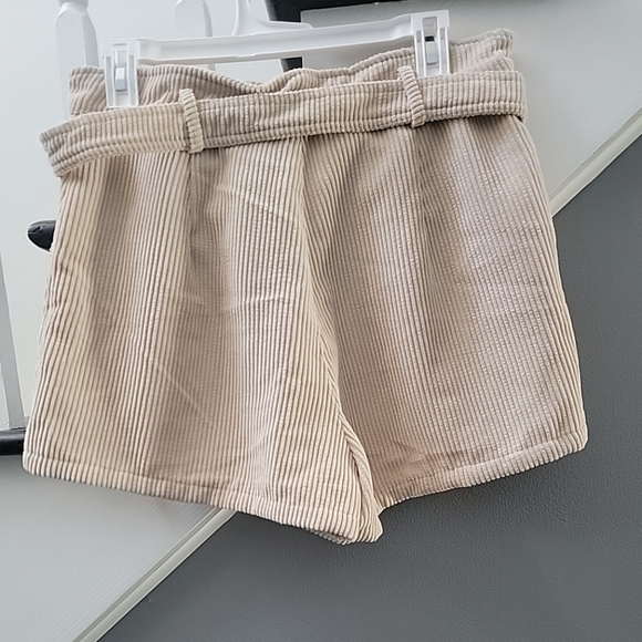 Altar’d State MP9214-2 Women's Sz L Cream High Rise Belted Corduroy Shorts $60 - Picture 4 of 6
